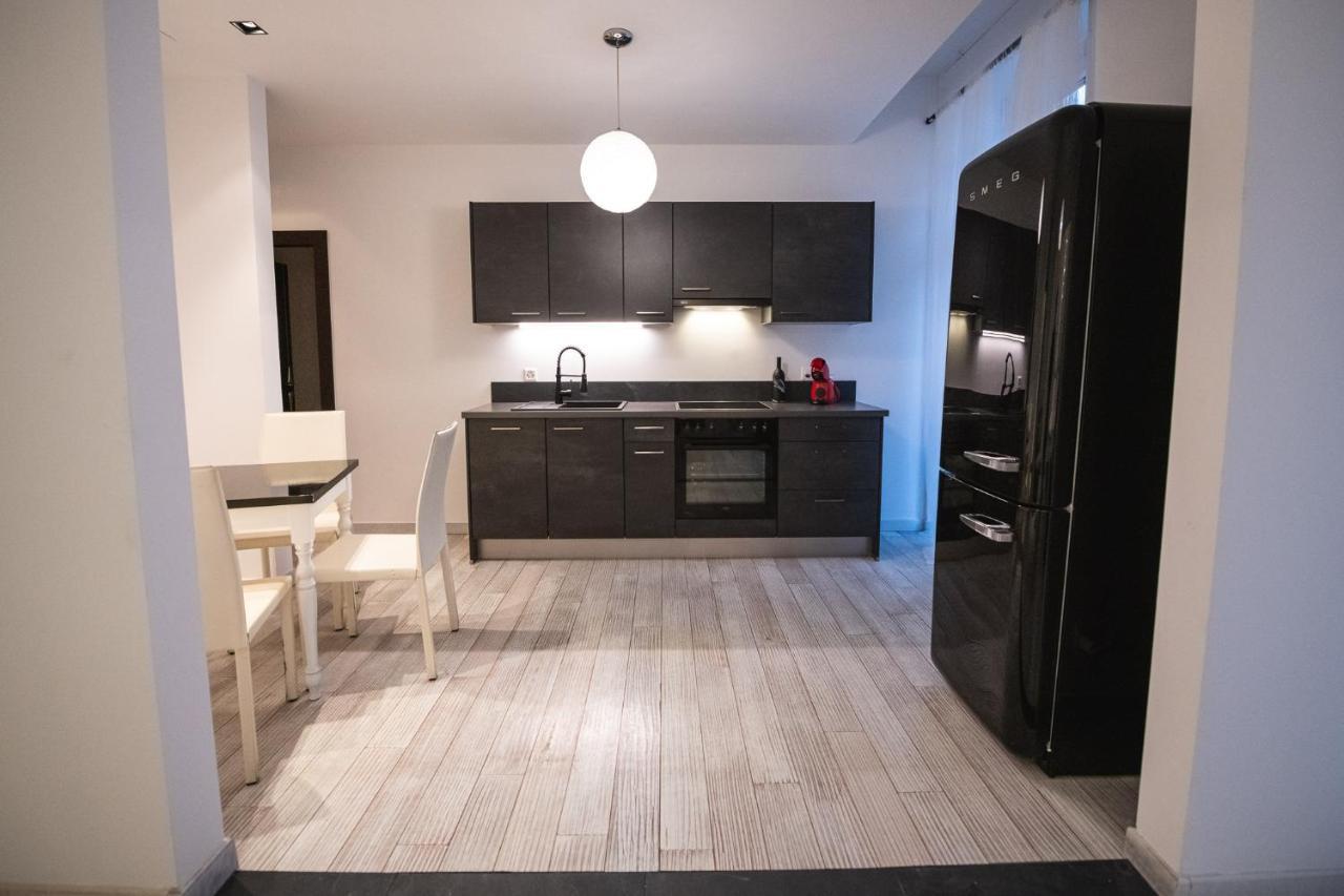 V Apartments Беллінцона Екстер'єр фото
