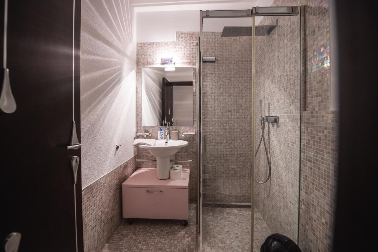 V Apartments Беллінцона Екстер'єр фото