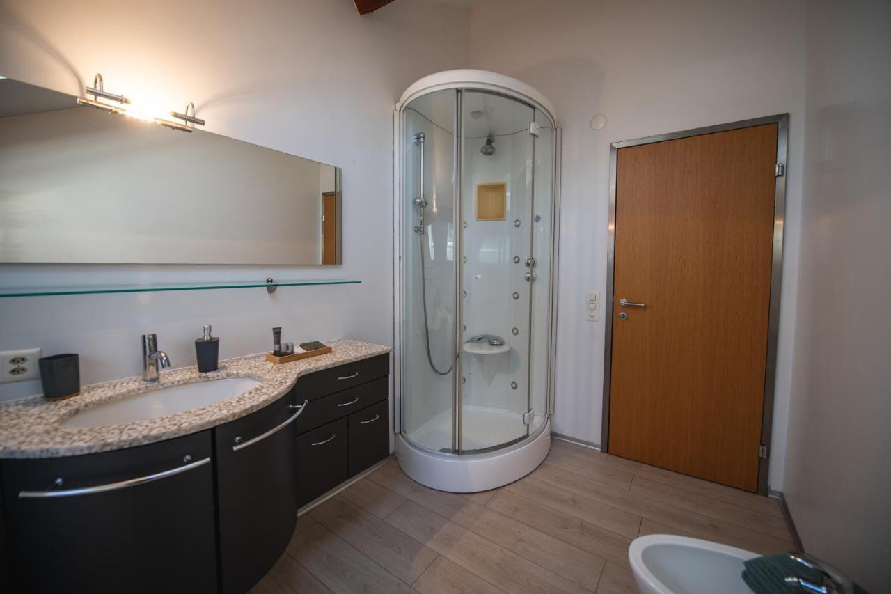 V Apartments Беллінцона Екстер'єр фото